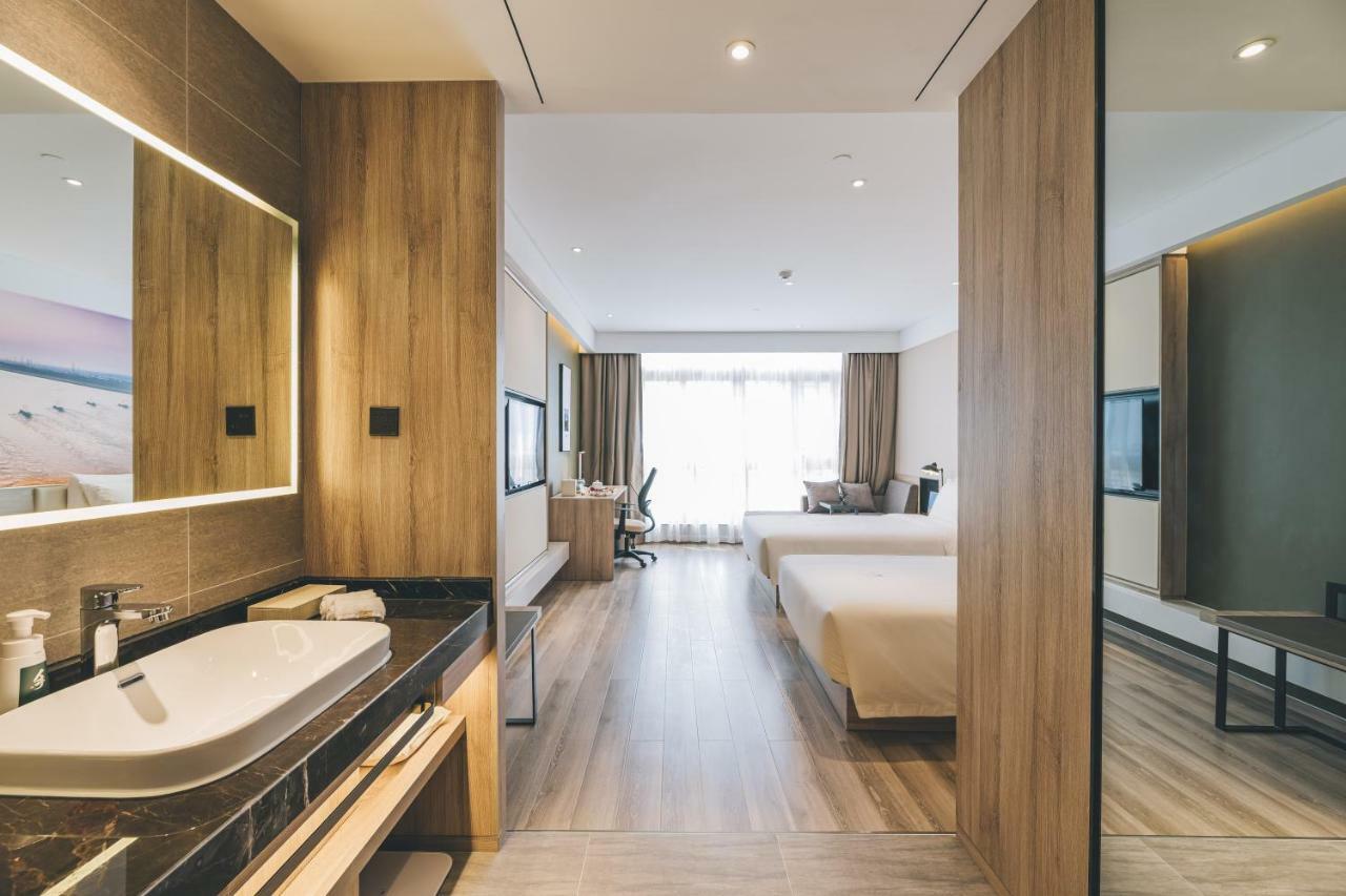 Atour Hotel Haining Leather City South Gate Экстерьер фото
