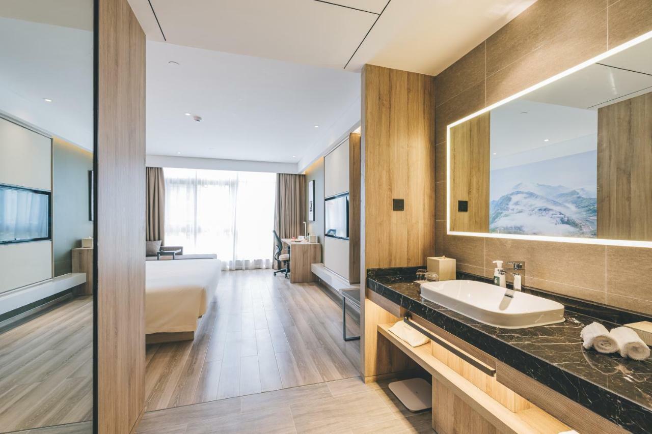 Atour Hotel Haining Leather City South Gate Экстерьер фото